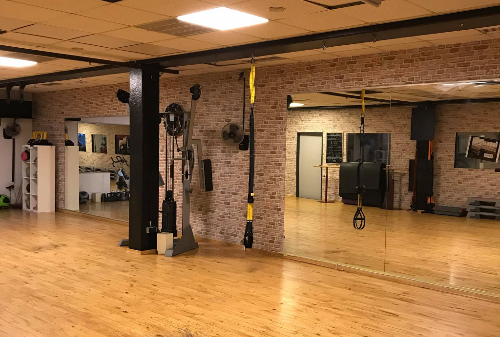 Spiegelfront im Kursraum der zu mieten ist in Nürnberg Zentrum im Studio21