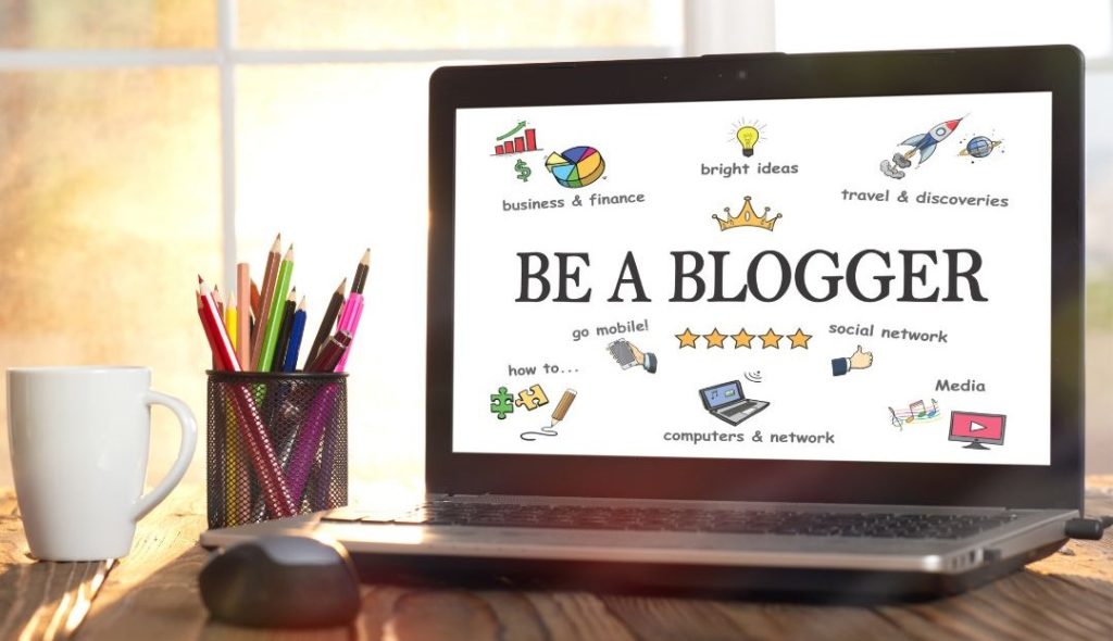 Fitness-Blog Kollage am Laptop