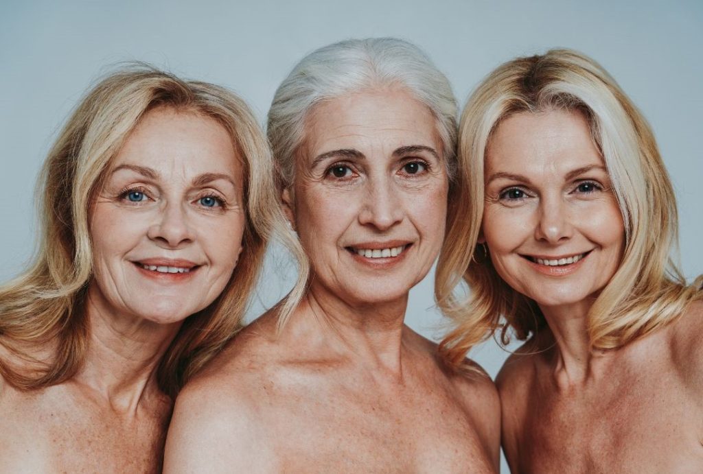 drei ältere Damen mit schöner Haut