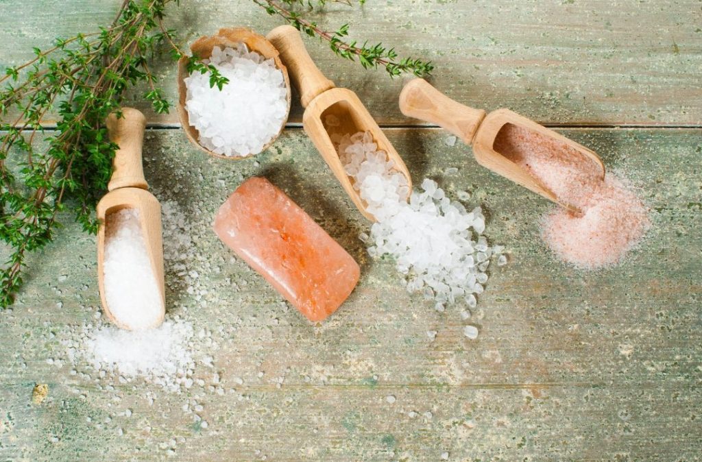 Kochsalz ist ein Lebensmittel mit einem hohen Natriumgehalt