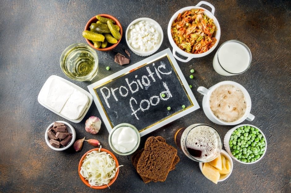 Kollage mit probiotischen Lebensmitteln die wichtig für Darmgesundheit sind